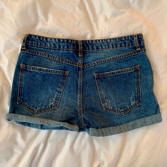 Ripped Jean shorts - Picture 3 of 3